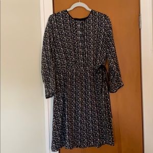 Dress with waist tie